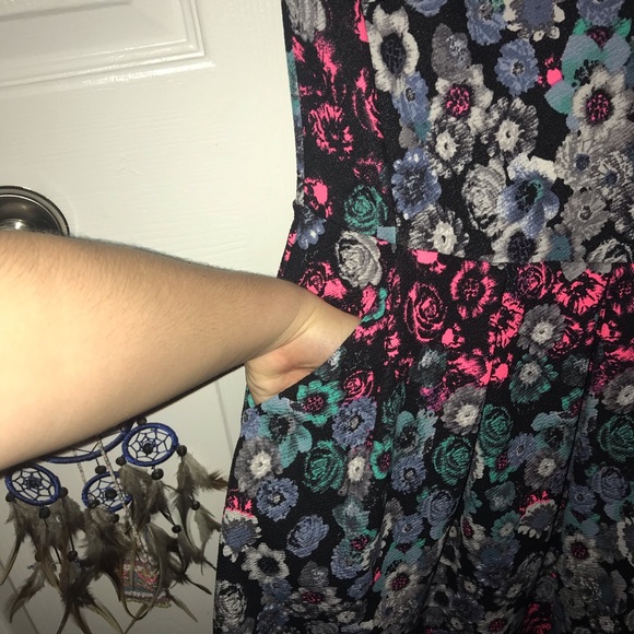 LUSH Vibrant Dress w Pockets - Picture 3 of 5